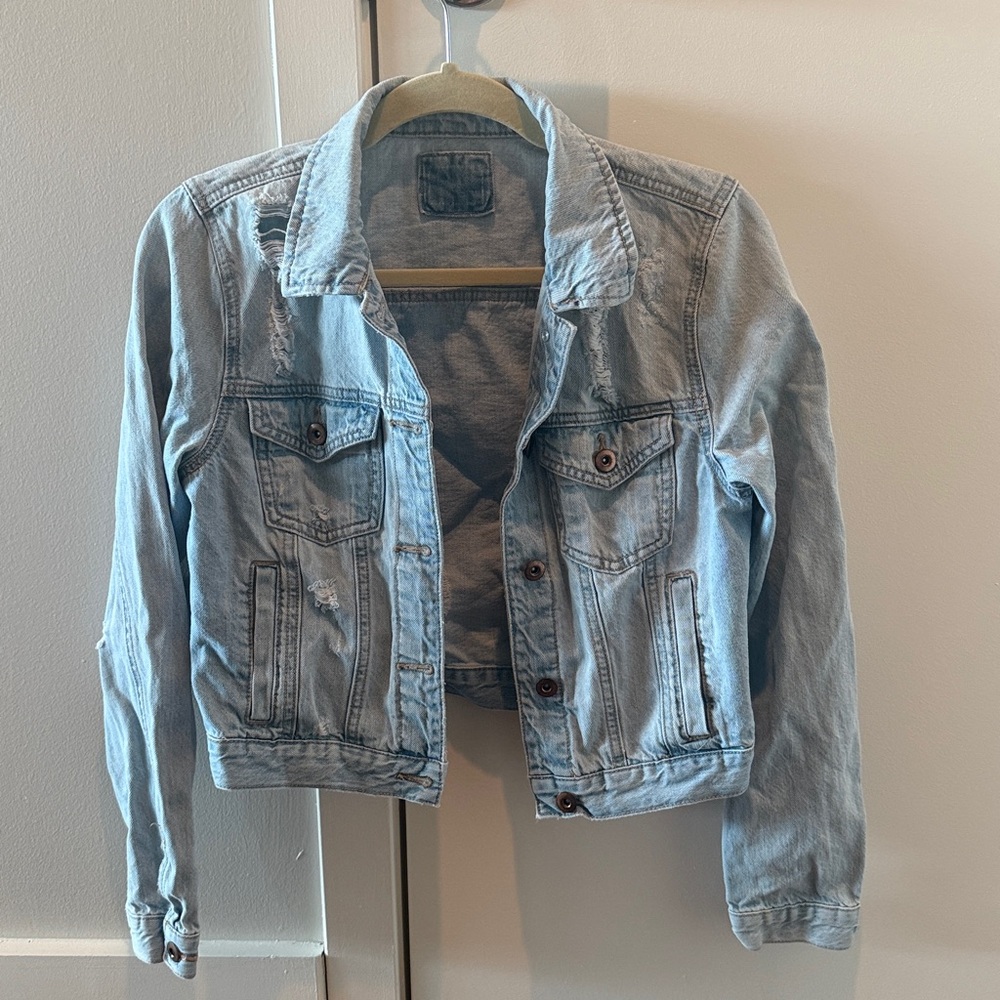 Distressed light denim cropped jacket size small